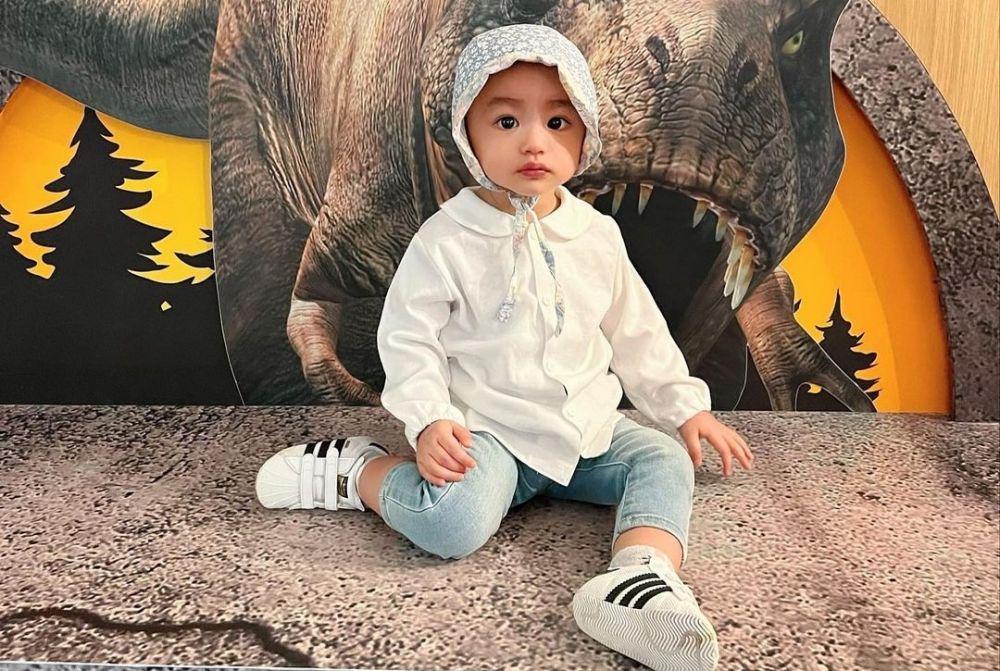 9 Potret Amilie, Anak Whulandary Herman Sudah Genap Setahun