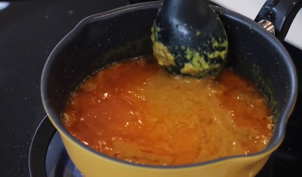 proses membuat bumbu oles (youtube.com/Devina Hermawan)