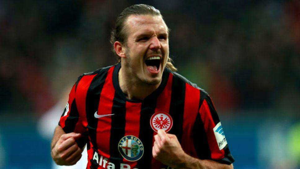 potret Alexander Meier berseragam Eintracht Frankfurt (bundesliga.com)