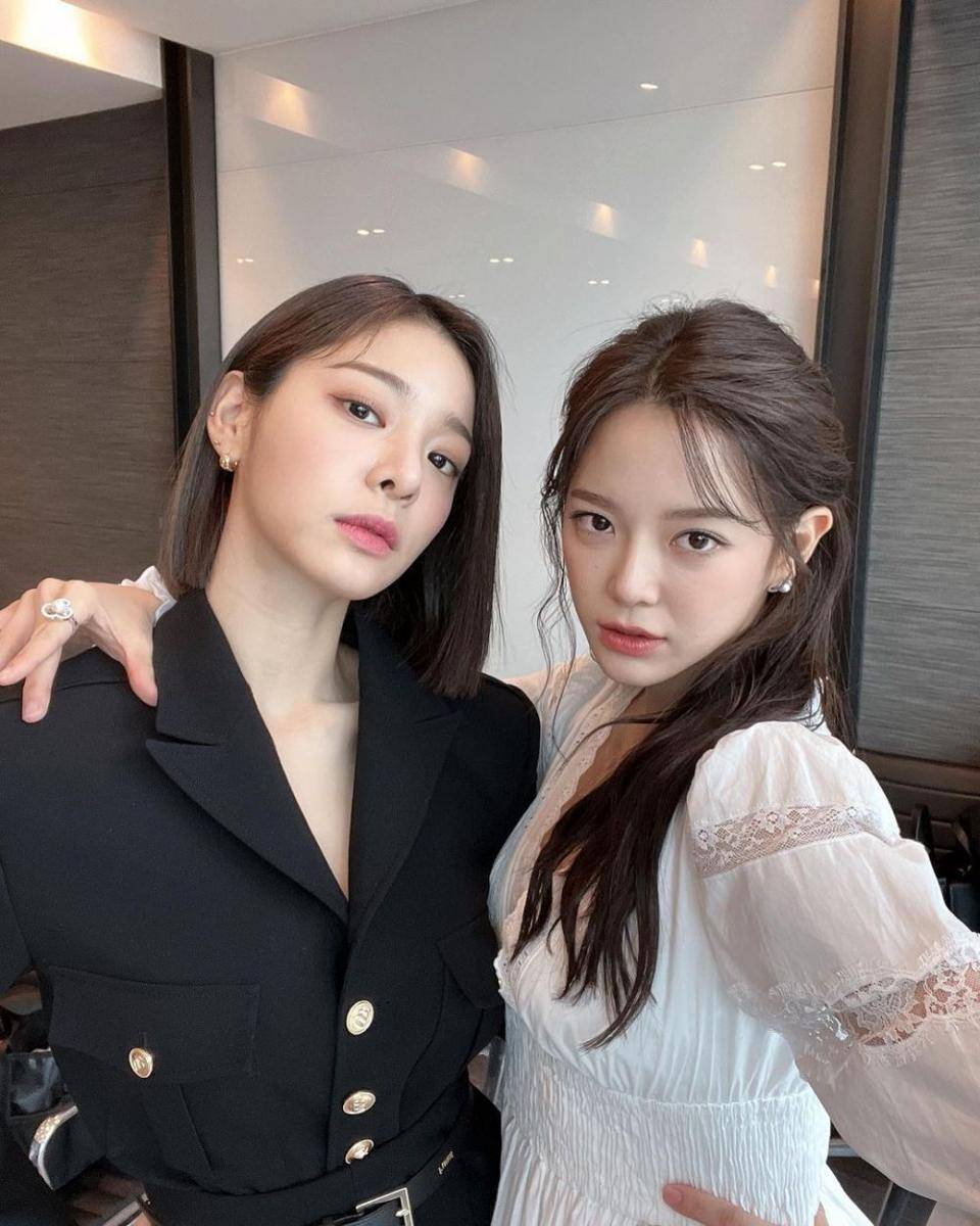 Seol In Ah dan Kim Sejeong (instagram.com/clean_0828)