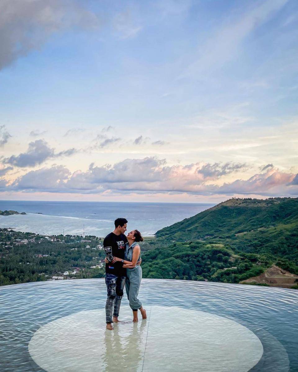 Donna Agnesia dan Darius Sinathrya di Mandalika (Instagram.com/darius_sinathrya/)