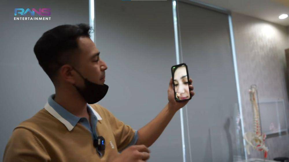 Raffi Ahmad kena saraf kejepit (YouTube.com/Rans Entertainment/)
