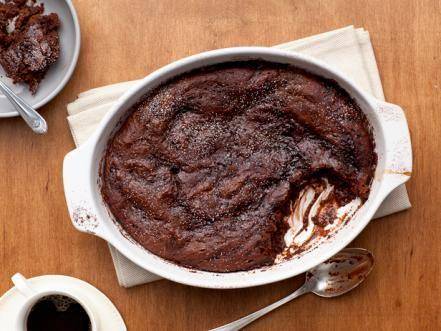 ilustrasi malted chocolate pudding cake (foodnetwork.com)