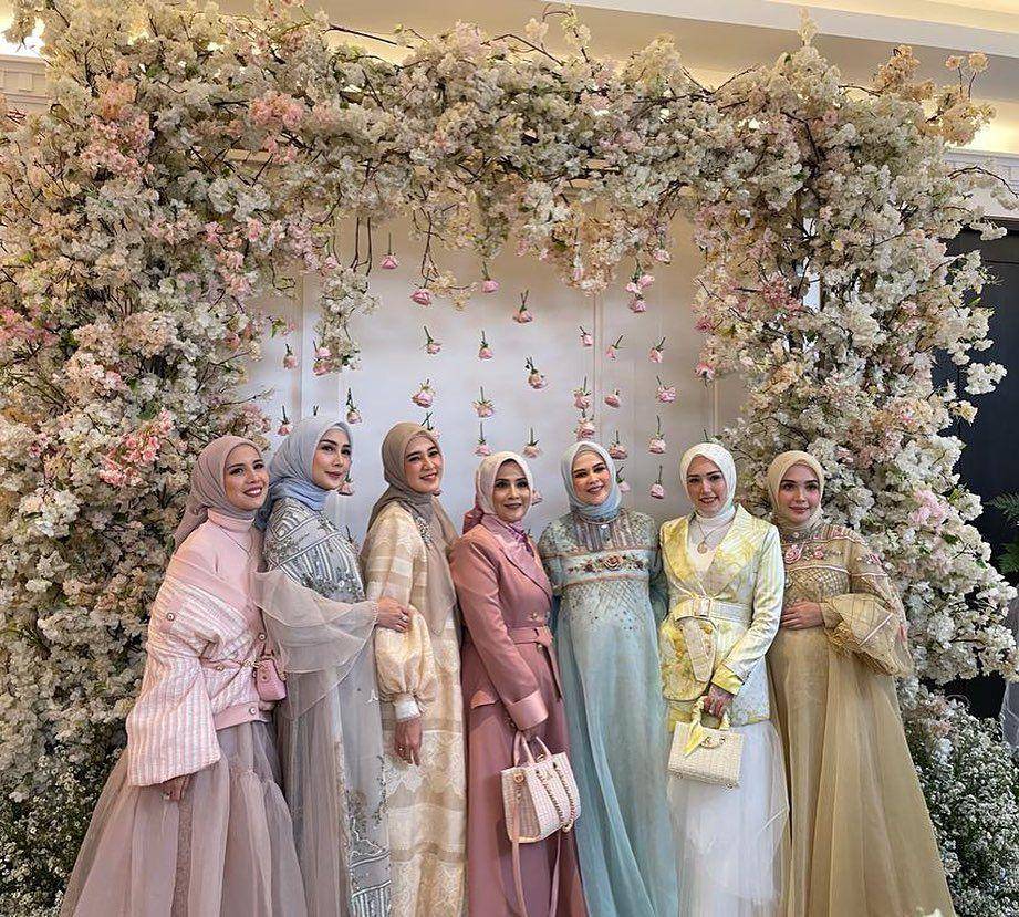 potret Tya Ariestya jadi muse (instagram.com/fenitarie)