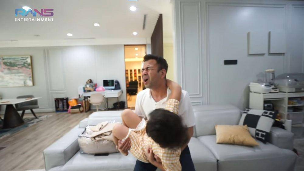 Raffi Ahmad kena saraf kejepit (YouTube.com/Rans Entertainment/)