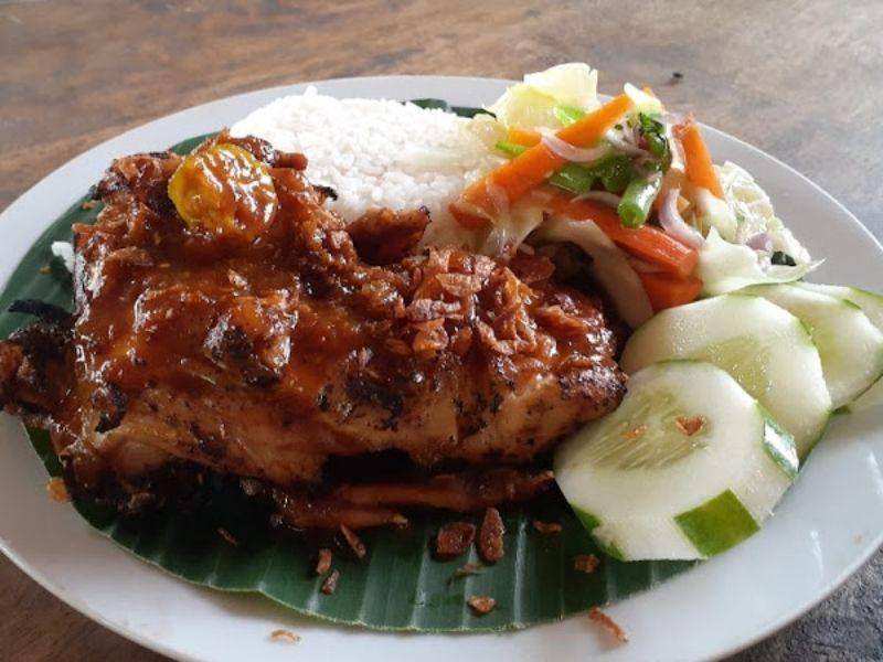 Tempat Makan Dekat Sirkuit Mandalika (warung-flora.business.site)