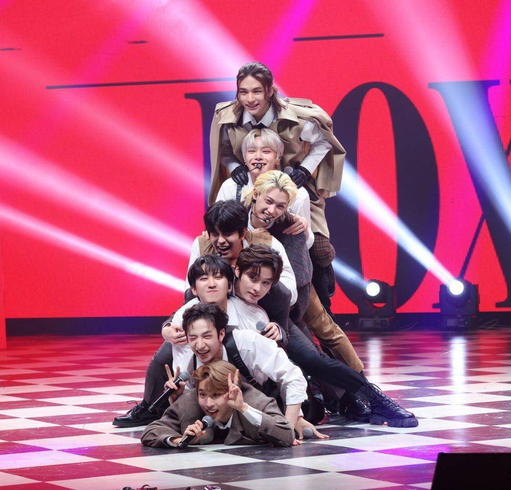 Stray Kids (twitter.com/linoshines)