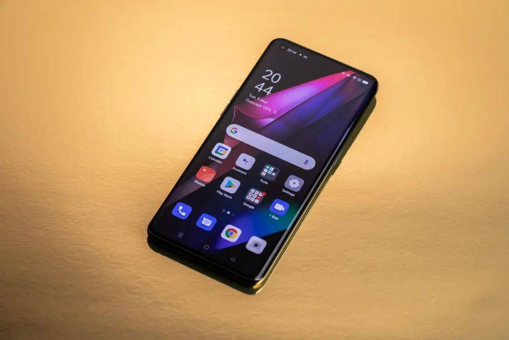 potret Oppo Find X3 (cnet.com)