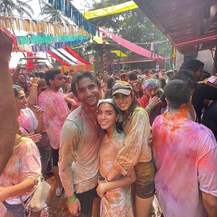 Aaliyah Kashyap dan sahabat (instagram.com/aaliyahkashyap)