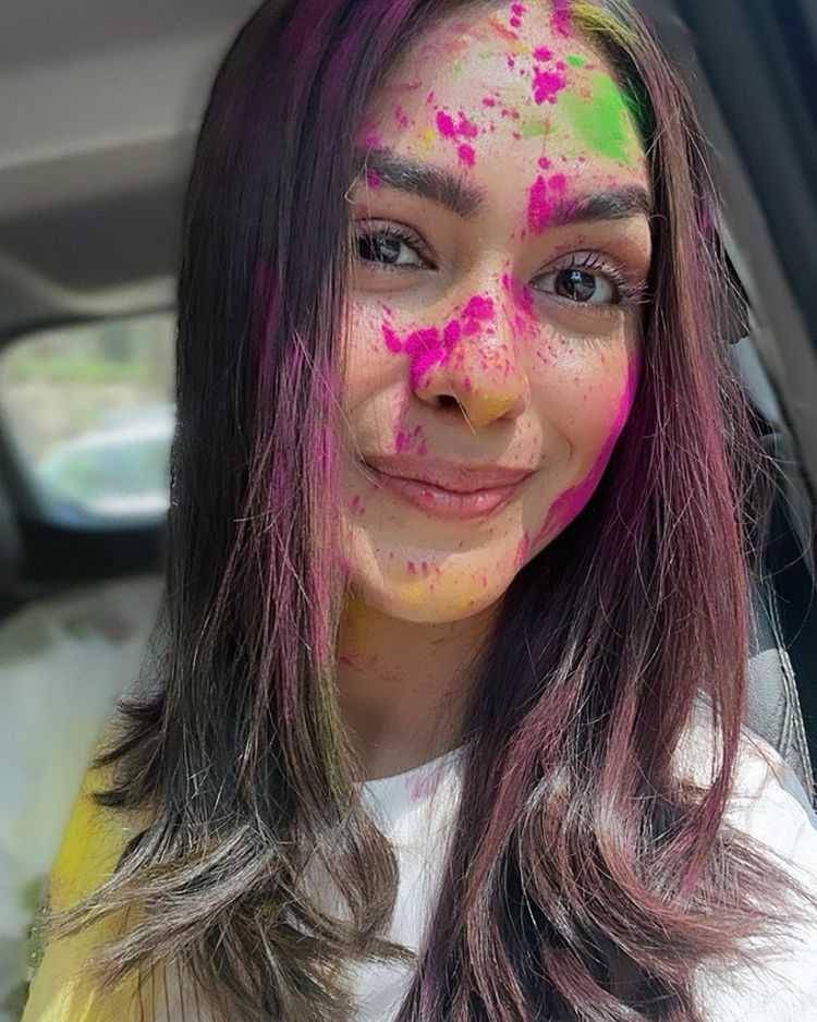 Mrunal Thakur (instagram.com/mrunalthakur)
