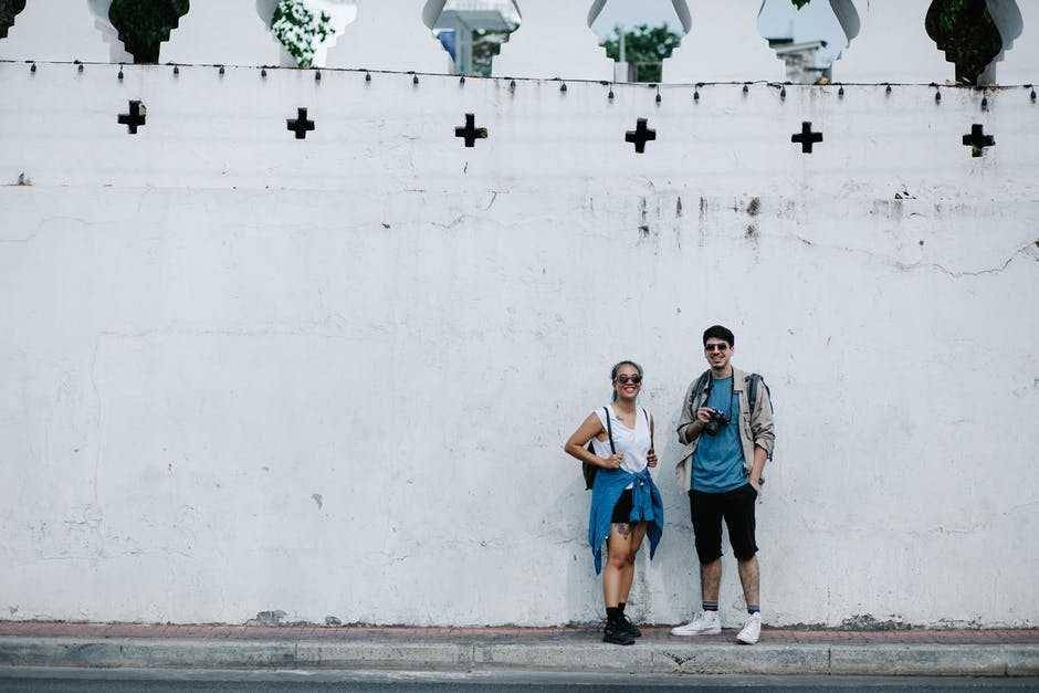 travel couple (pexels.com/@george-pak)