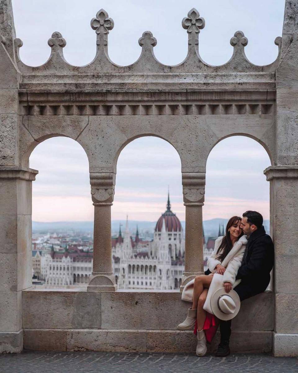 travel couple (instagram.com/angelinaandantonis)