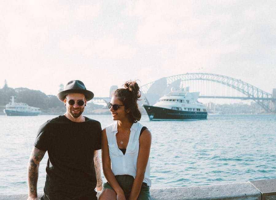 travel couple (pexels.com/@elletakesphotos)