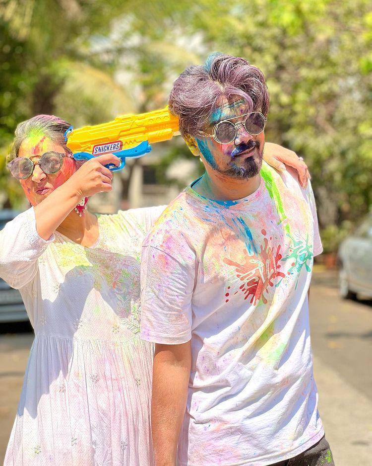 perayaan Holi Hina Khan (instagram.com/realhinakhan)