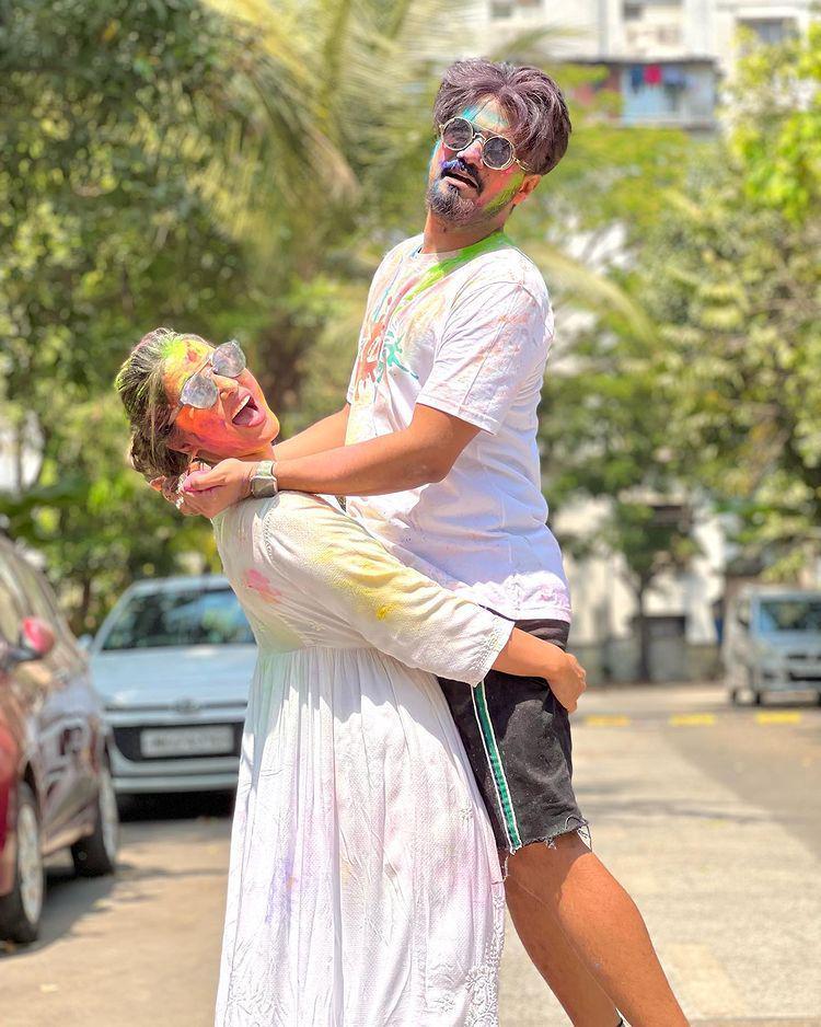 perayaan Holi Hina Khan (instagram.com/realhinakhan)