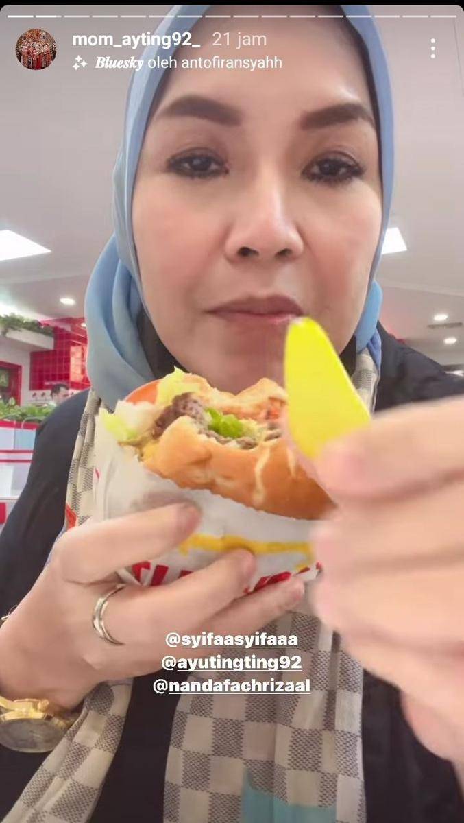 potret liburan Umi Kalsum (instagram.com/mom_ayting92_)
