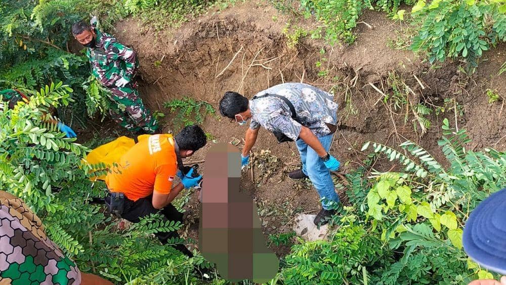 Sesosok mayat Mr X ditemukan pencari pakan ternak di Tuban. IDN Times/Imron