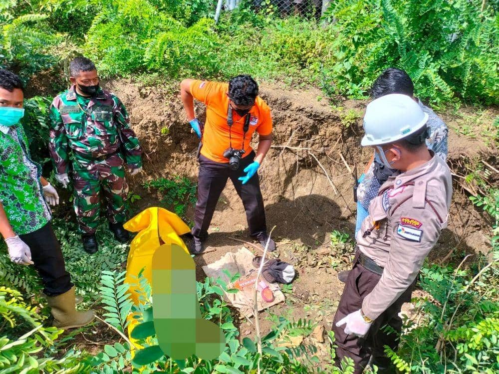 Sesosok mayat Mr X ditemukan pencari pakan ternak di Tuban. IDN Times/Imron