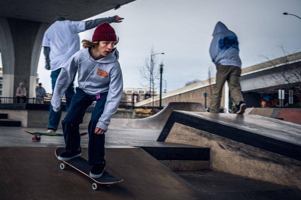 ilustrasi bermain skateboard (pexels.com/Brett Sayles)