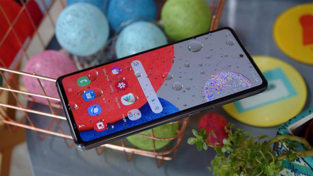 potret Samsung Galaxy A52s 5G (androidinfotech.com)
