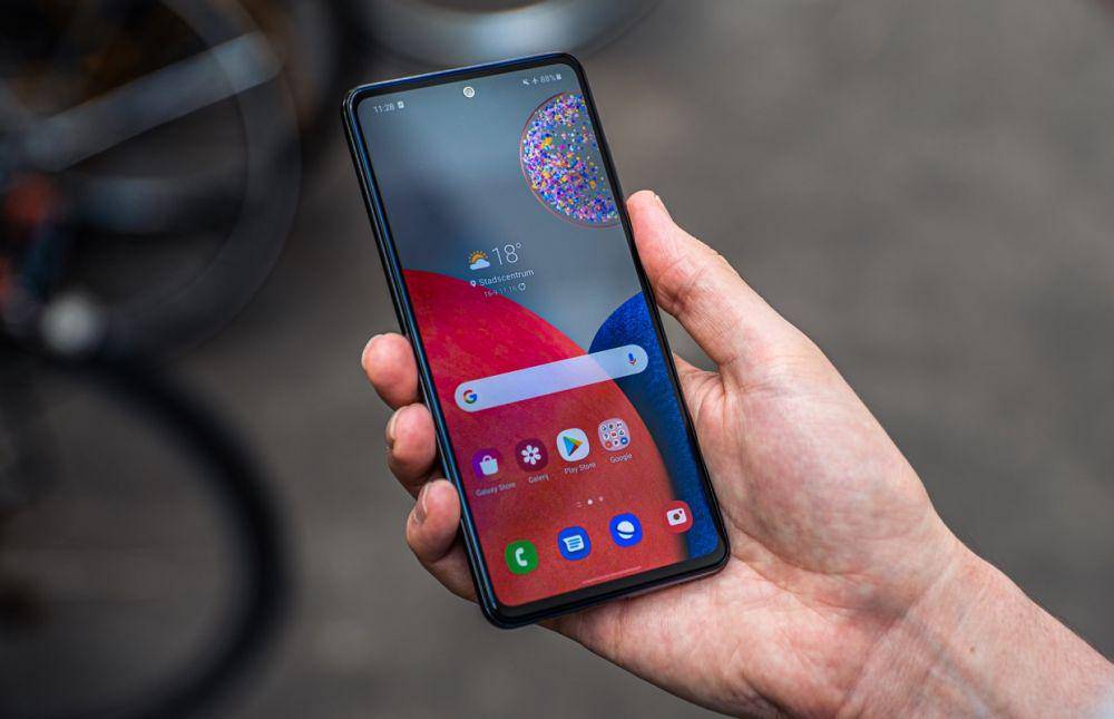 potret Samsung Galaxy A52s 5G (androidplanet.nl)