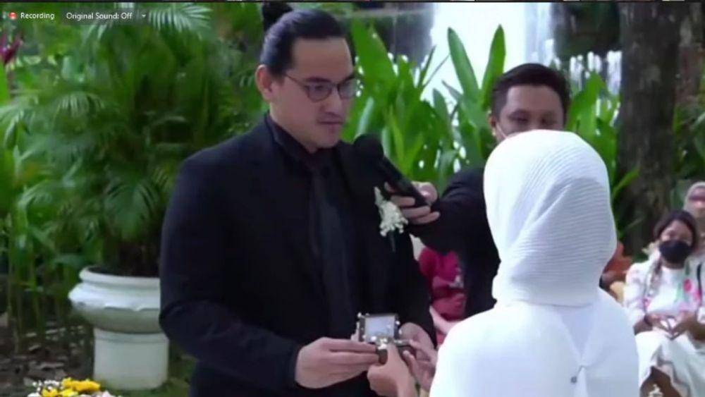 Pernikahan stafsus Jokowi, Ayu Kartika Dewi (Youtube.com/Ayu Kartika Dewi)