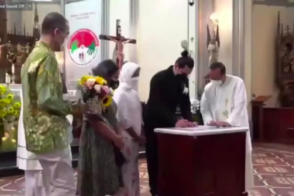 Stafsus Jokowi Ayu Menikah, Akad Secara Islam-Pemberkatan di Katedral