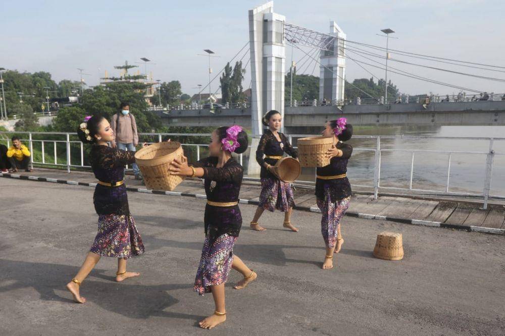 Rangkaian acara peringatan 153 tahun jembatan lama Kediri. IDN Times/ istimewa