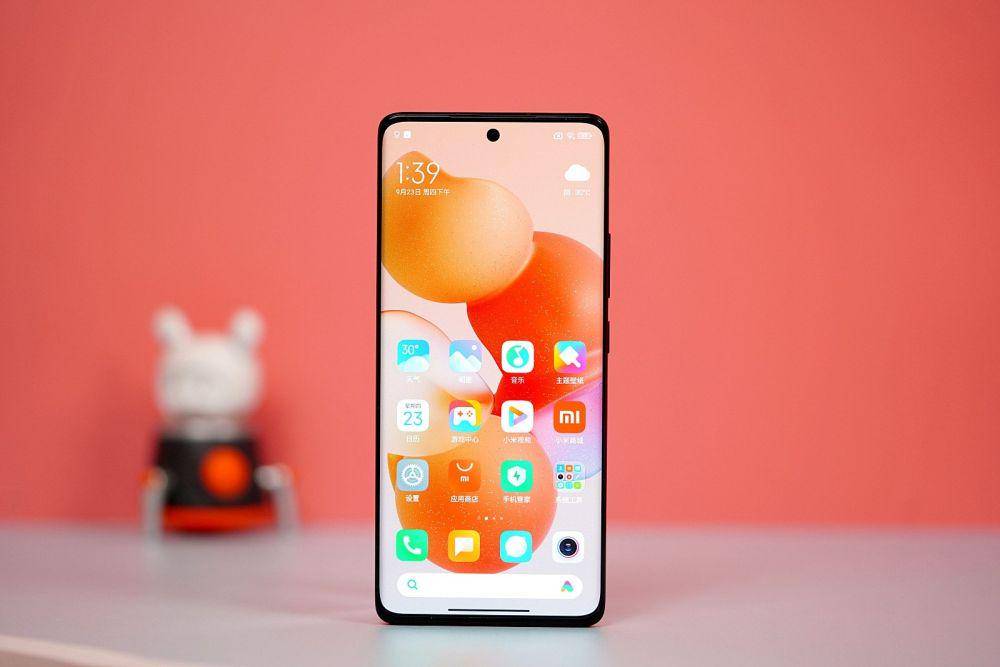 potret Xiaomi Civi (ergesquare.com)