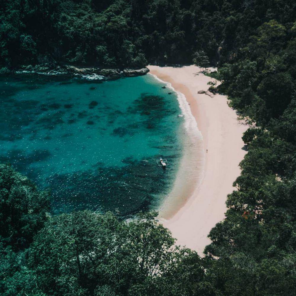 potret pesona Pantai Teluk Hijau (instagram.com/gensavana)