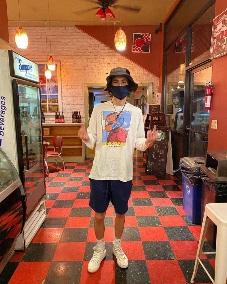 Gaya busana Timothée Chalamet (instagram.com/tchalamet)