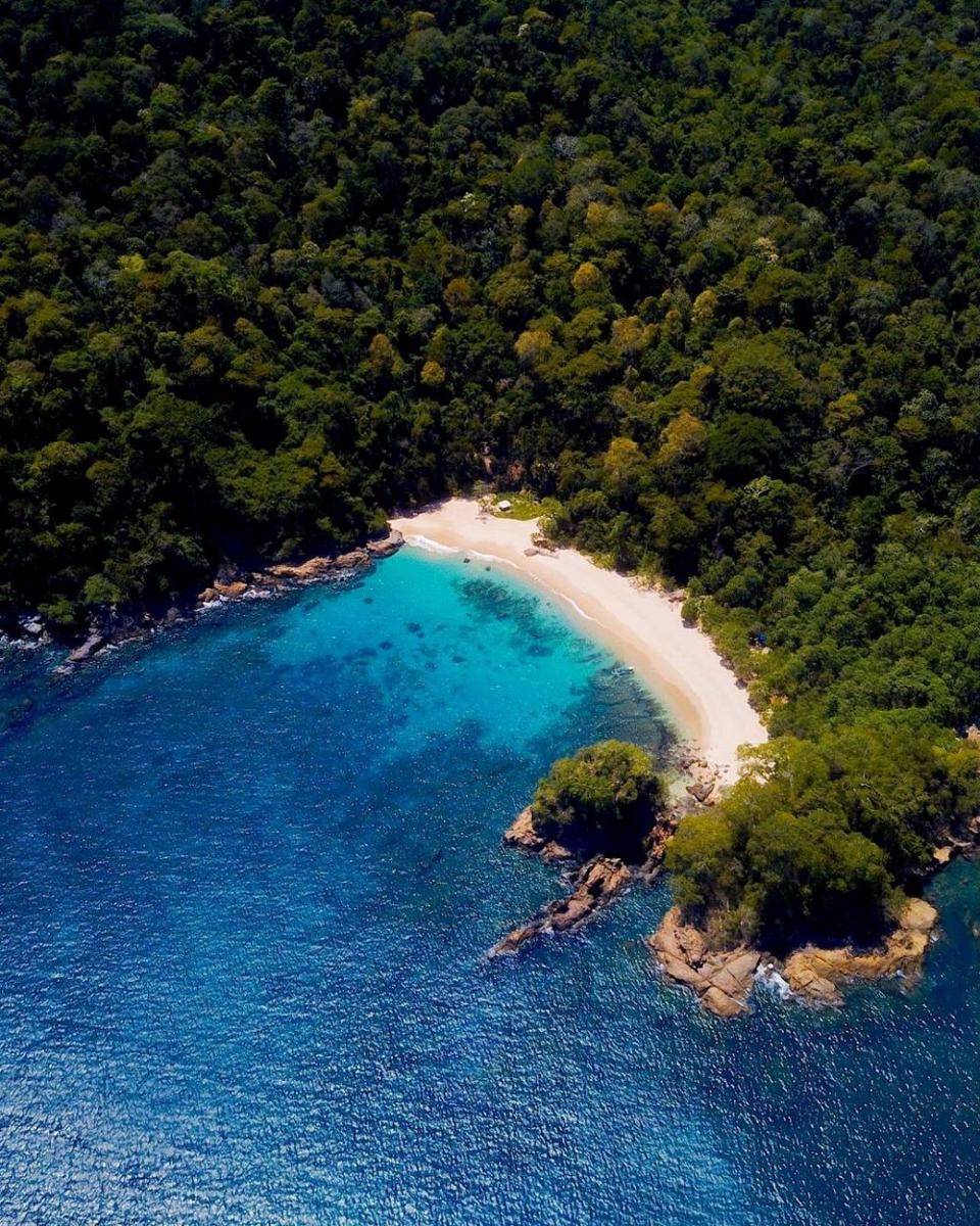 potret pesona Pantai Teluk Hijau (instagram.com/gensavana)