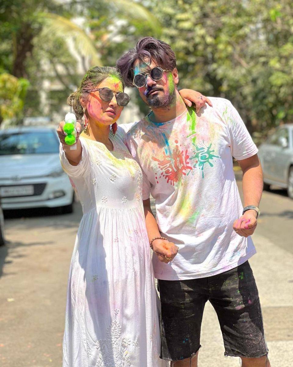 Festival Holi artis India (Instagram.com/realhinakhan/)