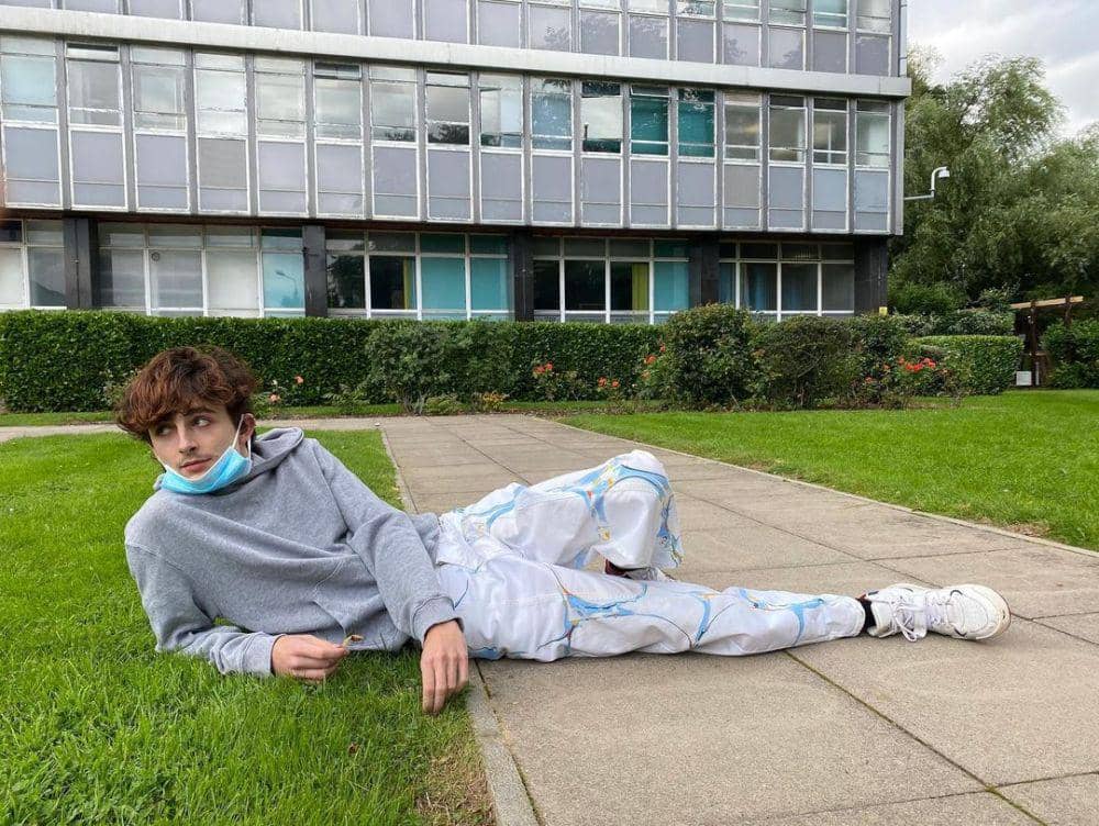 Gaya busana Timothée Chalamet (instagram.com/tchalamet)