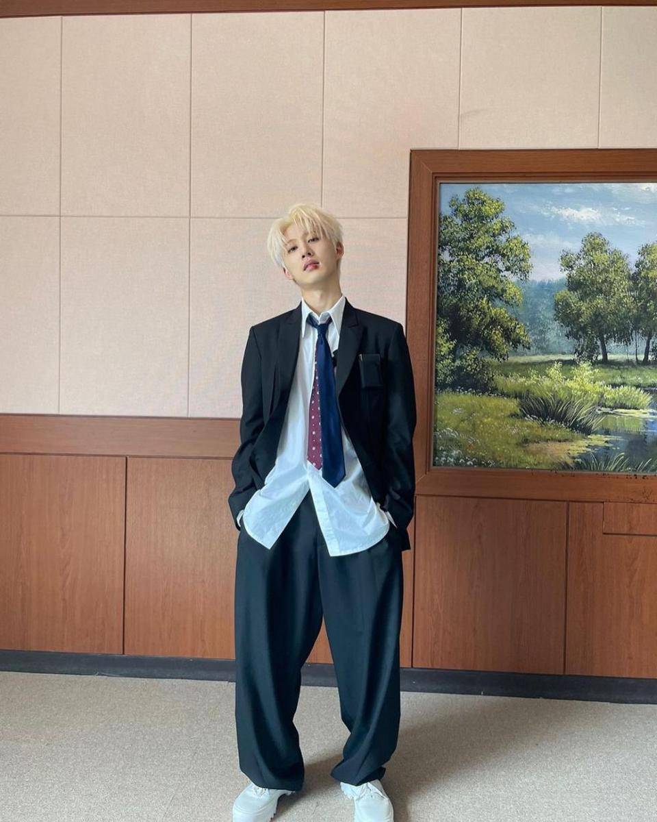 B.I (instagram.com/shxxbi131)