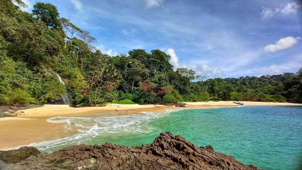potret pesona Pantai Teluk Hijau (instagram.com/berryaditya)