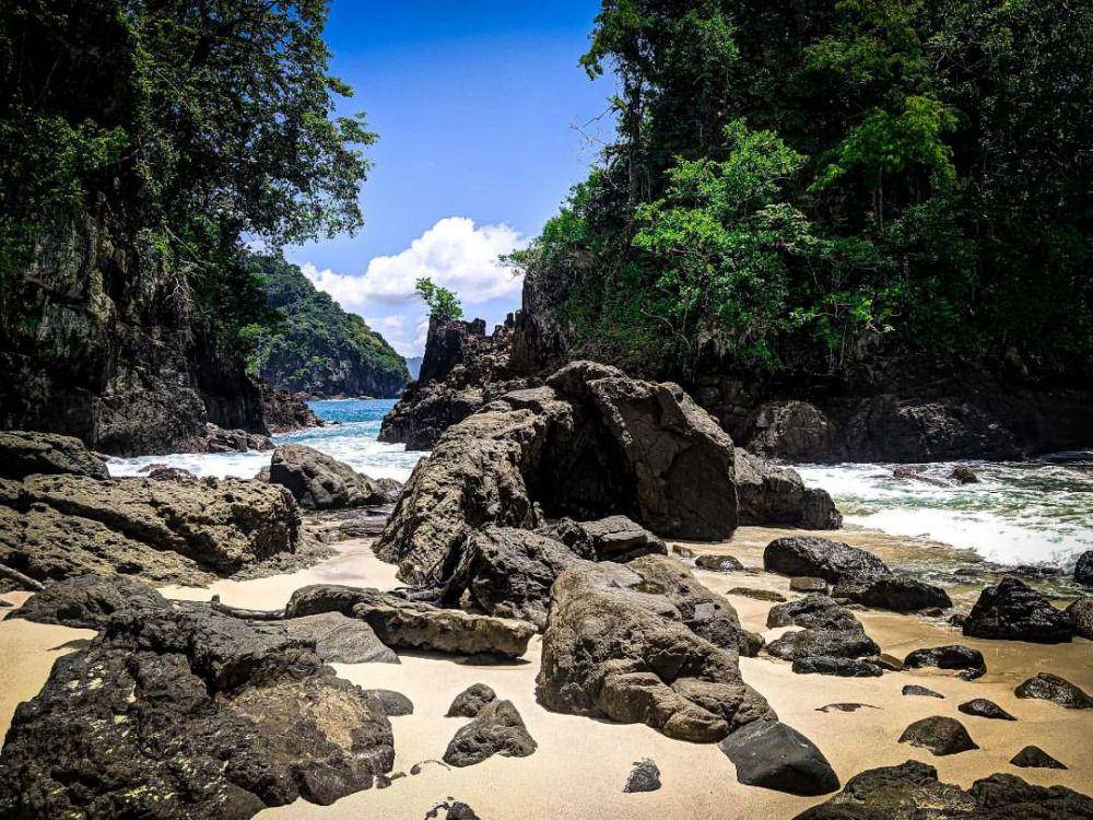 potret pesona Pantai Teluk Hijau (instagram.com/dupudes)