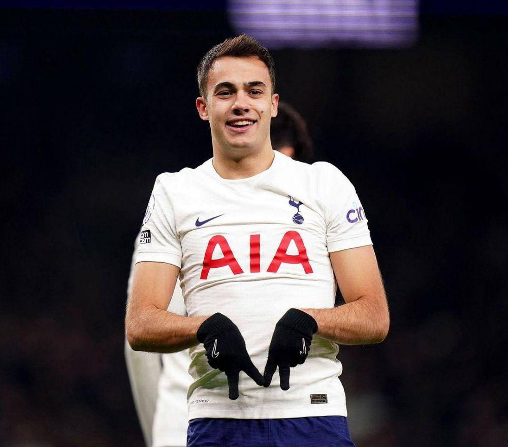 Sergio Reguilon melakukan selebrasi usai mencetak gol untuk Tottenham Hotspur. (instagram.com/sergioregui)