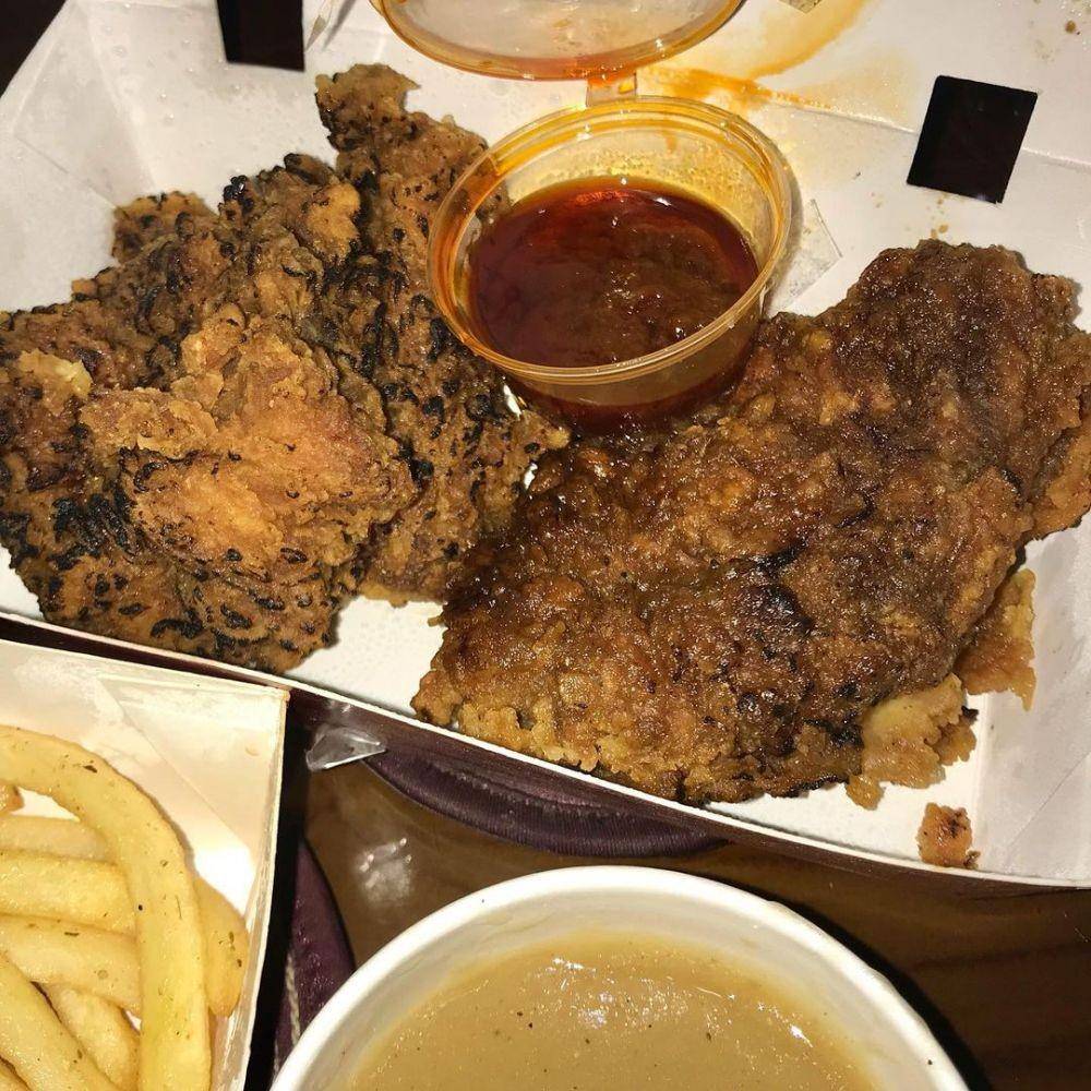 ilustrasi ayam krispi bakar (instagram.com/saltyquokka)