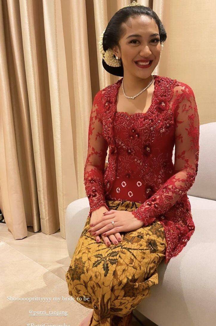 Putri Tanjung gelar midodareni (instagram.com/putri_tanjung)