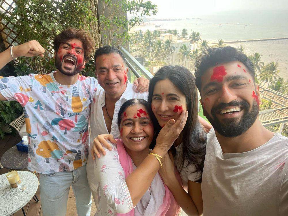 Festival Holi artis India (Instagram.com/vickykaushal09/)