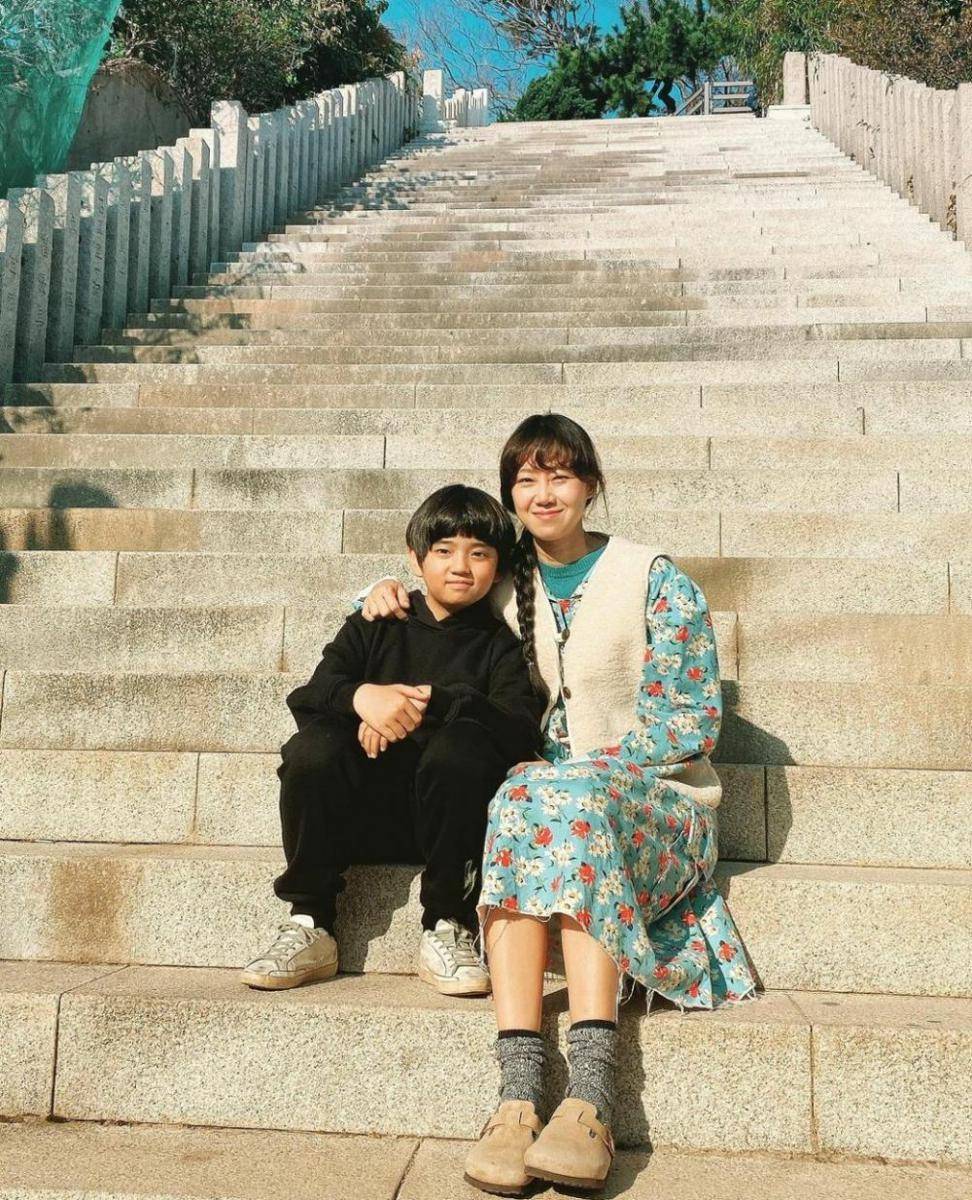 Kim Kang Hoon dan Gong Hyo Jin di drama When the Camellia Blooms (instagram.com/rovvxhyo)