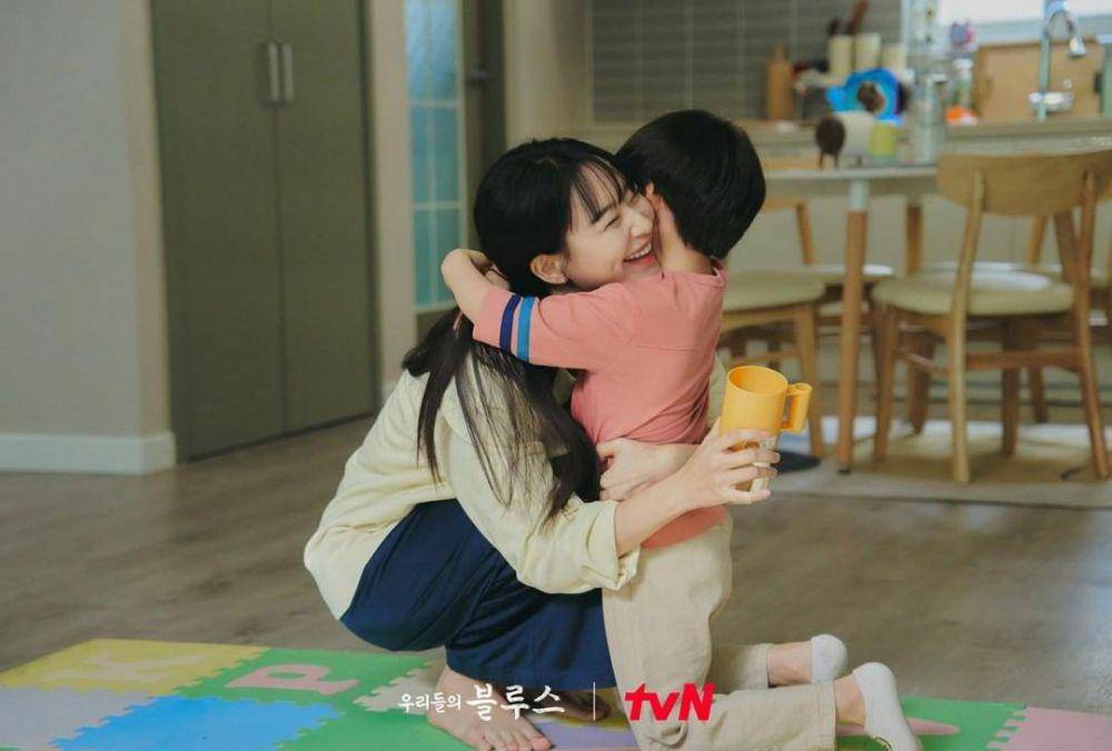 Shin Min Ah di drama Our Blues (instagram.com/tvn_drama)