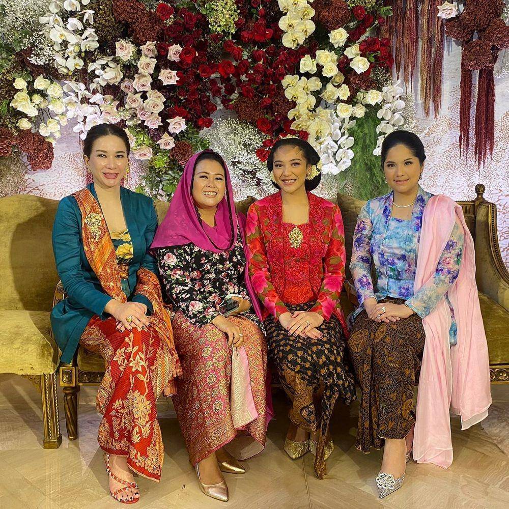 Kebaya dan Makeup Midodareni Putri Tanjung (instagram.com/annisayudhoyono)