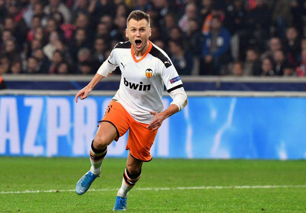Denis Cheryshev melakukan selebrasi usai mencetak gol untuk Valencia. (twitter.com/ChampionsLeague)