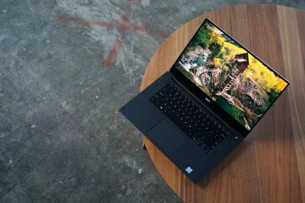 potret Dell XPS 15 (pcworld.com)