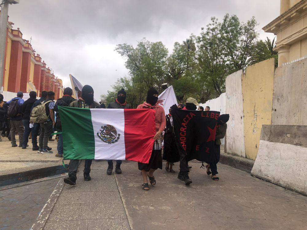 Kelompok EZLN yang melakukan demonstrasi di Chiapas, Meksiko. (twitter.com/CROLIX)