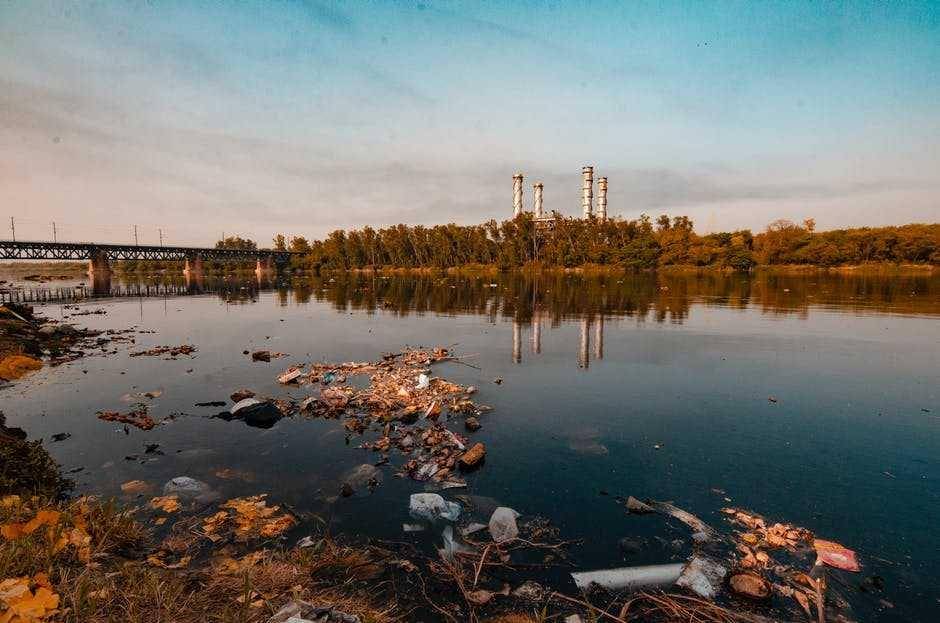 ilustrasi sungai yang tercemar limbah (pexels.com/Yogendra Singh)