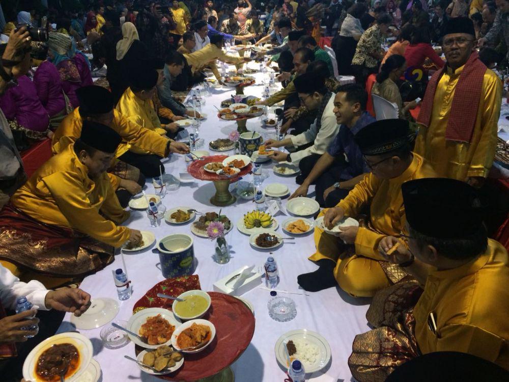 5 Fakta Budaya Makan Suku Sasak di Lombok Timur, Sarat Tradisi!