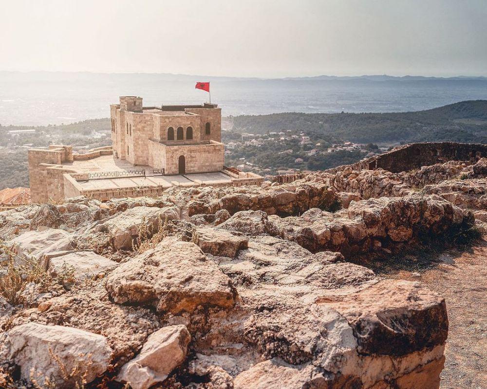 9 Kastil Paling Populer di Albania, Arsitekturnya Memukau!